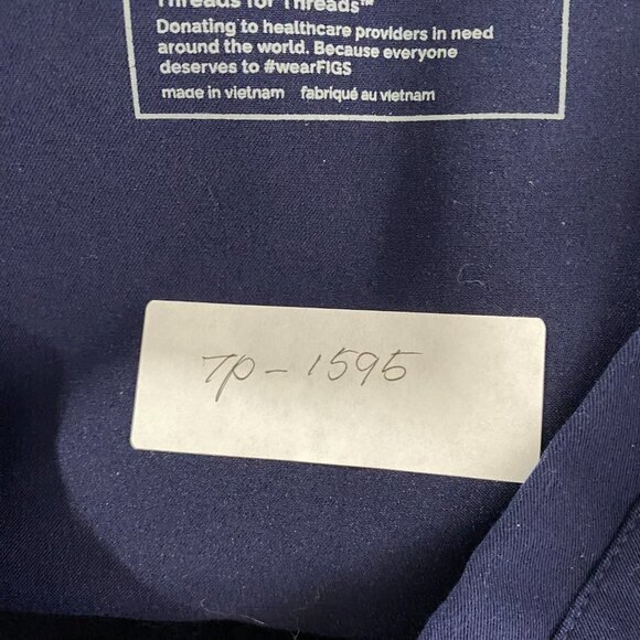 Figs Casma Three Pocket Scrub Top‎ Navy Blue Short Sleeve V-Neck Women's Small - Picture 2 of 10